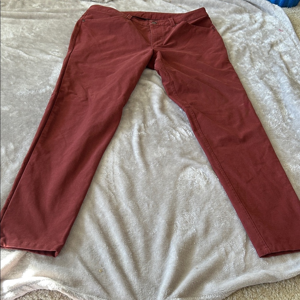 Lululemon men’s ABC slim pants in utilitech